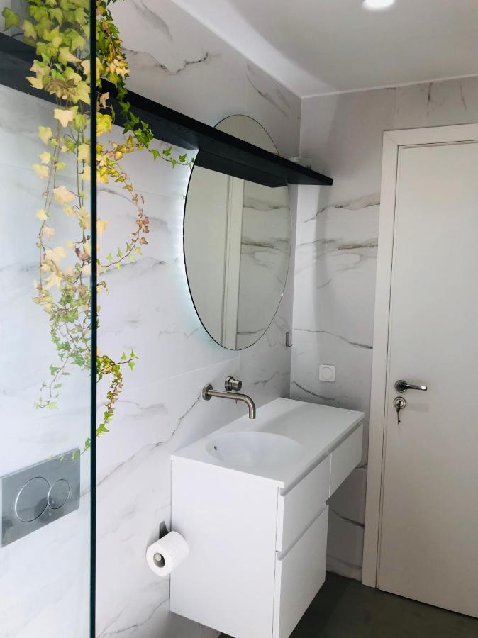 Amazing Suite At Glyfada With Sea View & Jacuzzi أثينا المظهر الخارجي الصورة