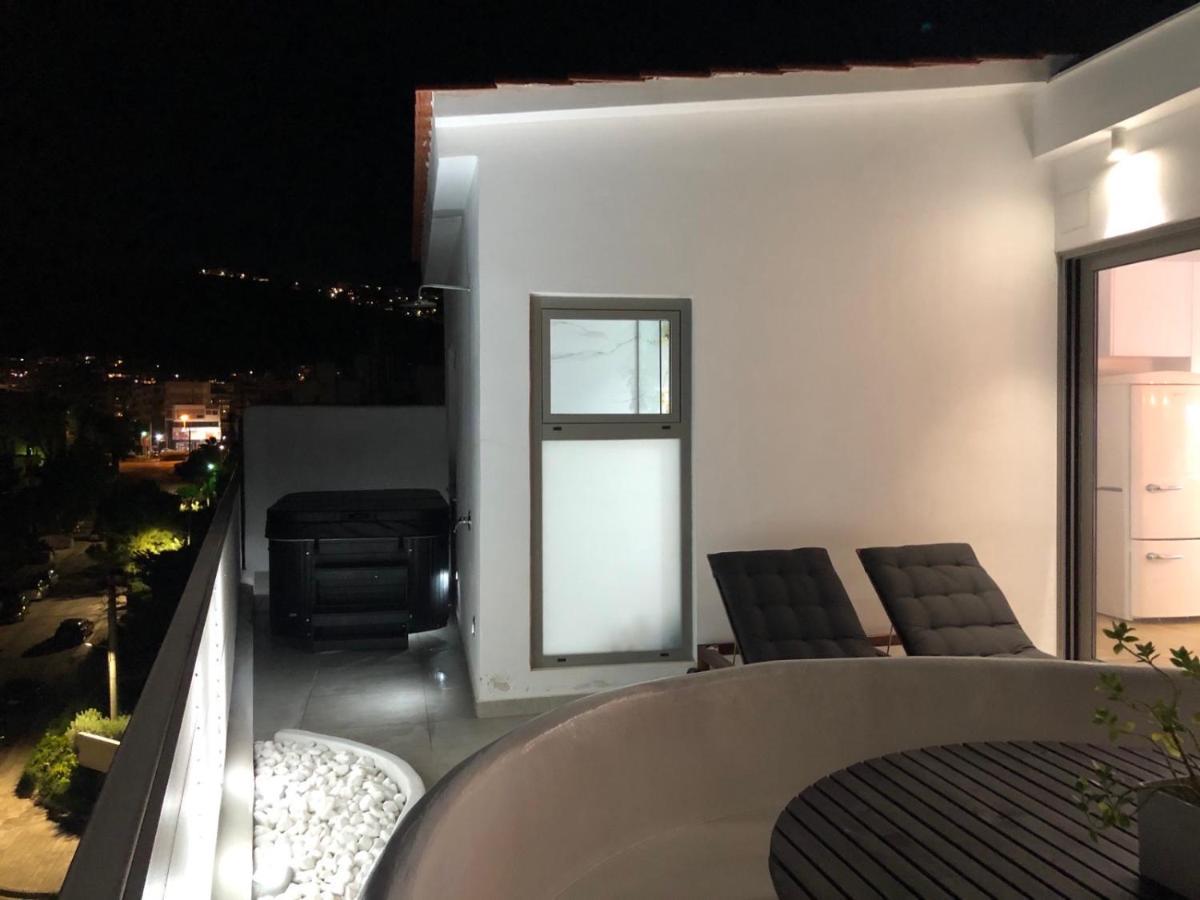 Amazing Suite At Glyfada With Sea View & Jacuzzi أثينا المظهر الخارجي الصورة