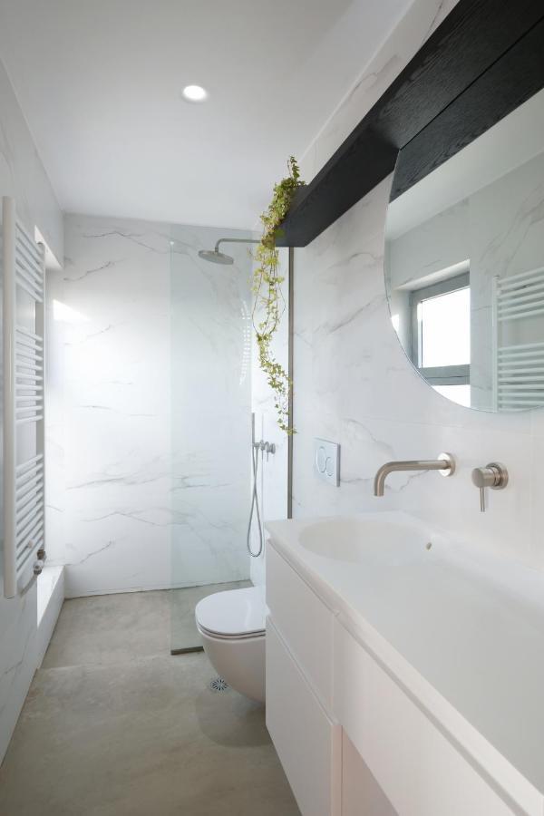 Amazing Suite At Glyfada With Sea View & Jacuzzi أثينا المظهر الخارجي الصورة